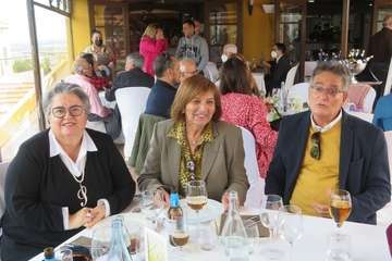 El exconcejal Antonio Benítez recibe el reconocimiento de amigos y familiares en su 80 aniversario/TA.